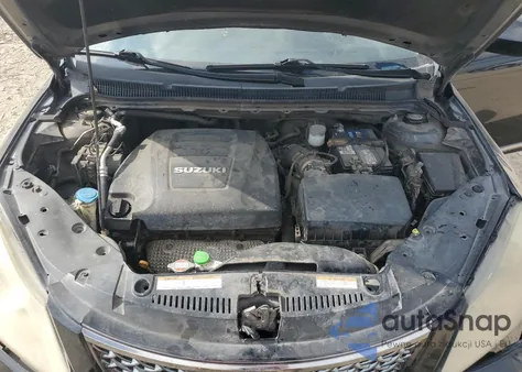 2013 Suzuki Kizashi Se z USA, uszkodzony, nr VIN JS2RE9A39D6100001